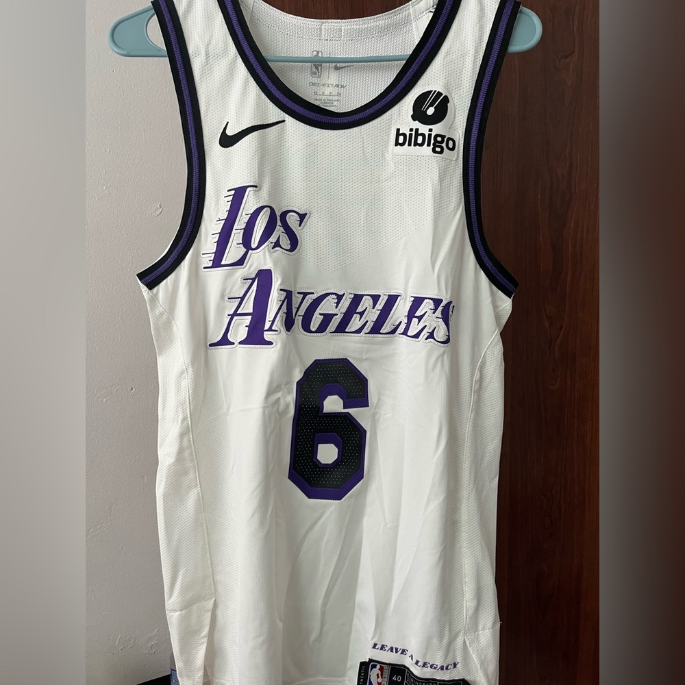 Los Angeles Lakers LeBron James Nike White 2022/23 Authentic Jersey - City S 40